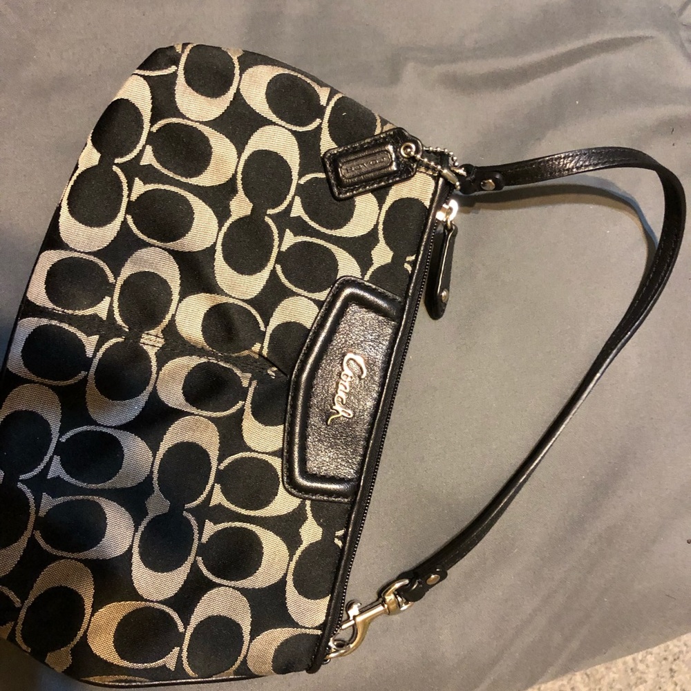 Like NEW COACH wristlet